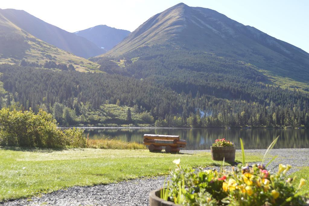 Summit Lake Lodge Exteriör bild