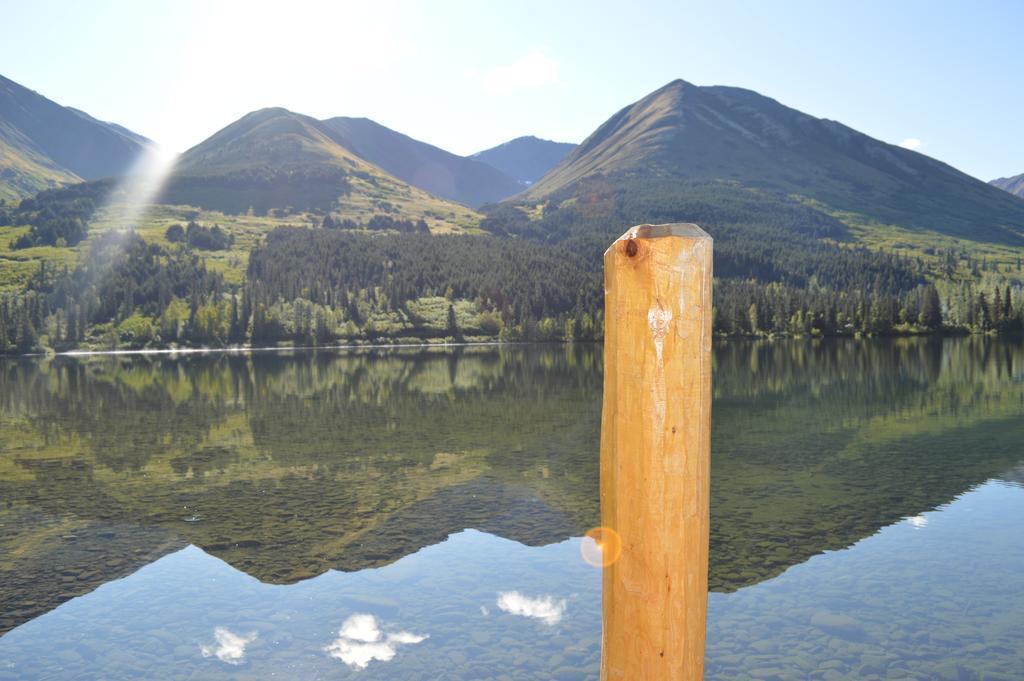 Summit Lake Lodge Exteriör bild