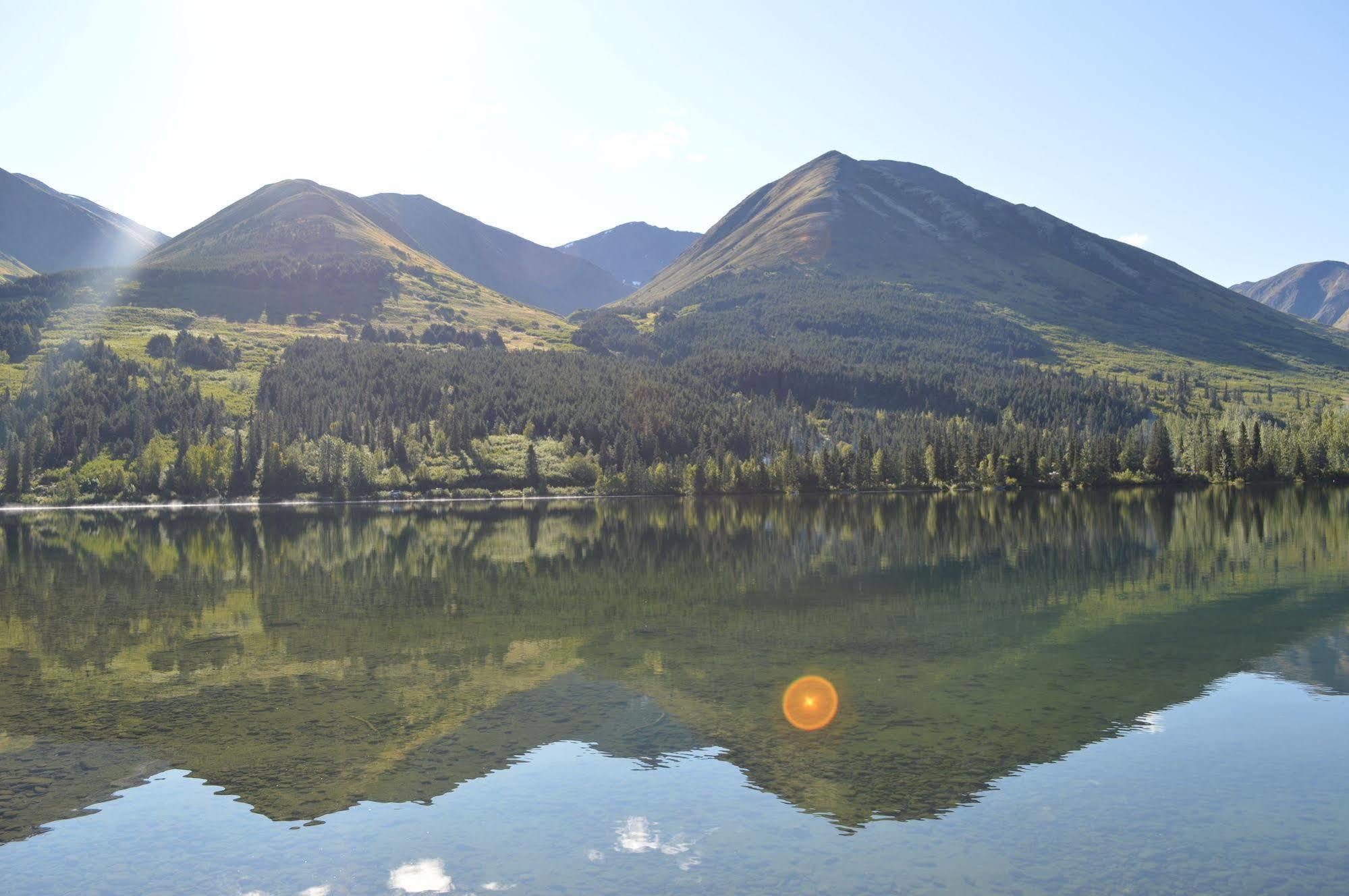 Summit Lake Lodge Exteriör bild